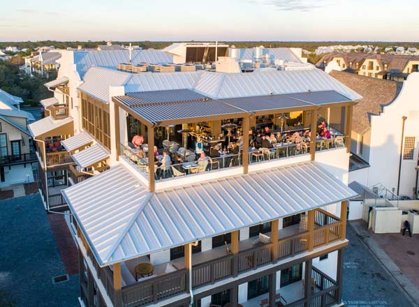 Rooftop bar Pescado Seafood Grill & Rooftop Bar in Emerald Coast