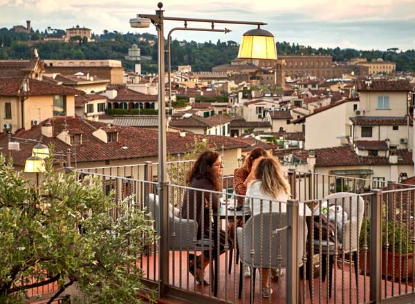 Bar en la azotea B-Roof en el Hotel Baglioni en Florencia