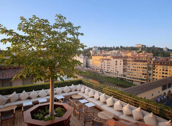 Bar en la azotea La Terrazza en el Hotel Continentale en Florencia