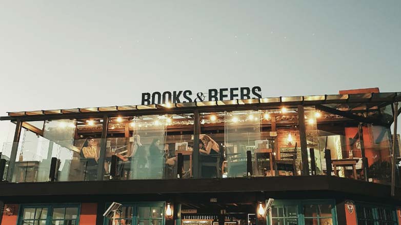 Rooftop bar Books & Beers in Florianópolis