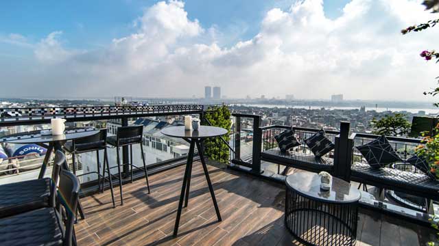 Rooftop bar Diamond Sky Bar in Hanoi