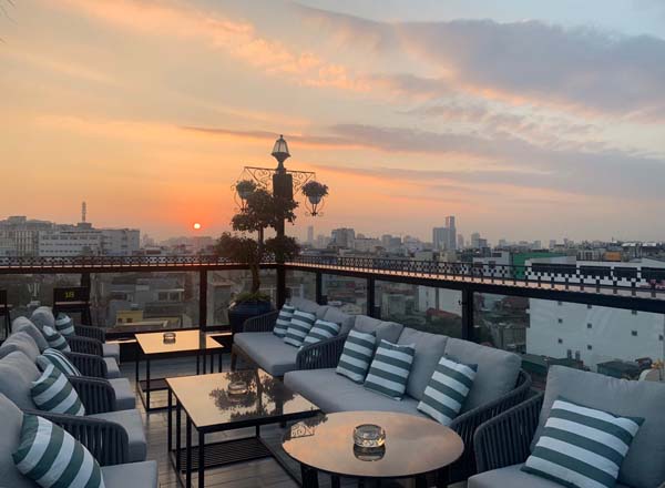 Rooftop bar SOL SKY BAR in Hanoi