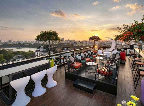 Rooftop bar Starlight Skybar in Hanoi