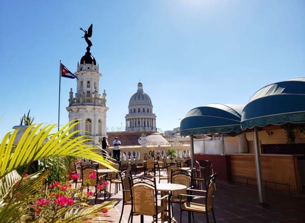 Rooftop bar Hotel Inglaterra in Havana