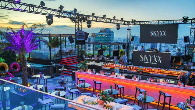 Rooftop bar SKYXX Garden & Lounge in Ho Chi Minh