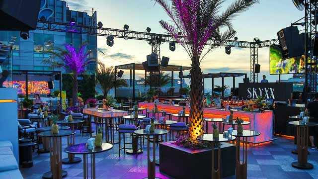 Rooftop bar SKYXX Garden & Lounge in Ho Chi Minh