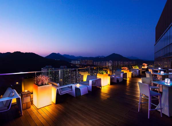 Rooftop bar Cielo at Crowne Plaza Kowloon in Hong Kong