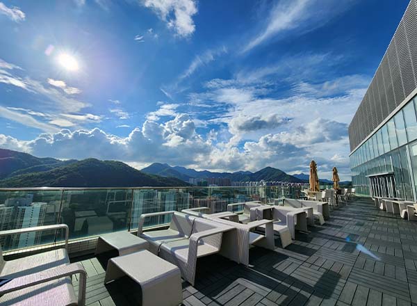Rooftop bar Cielo at Crowne Plaza Kowloon in Hong Kong