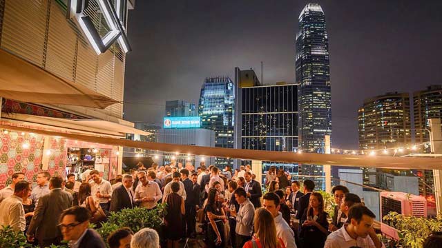 Rooftop bar Piqniq in Hong Kong