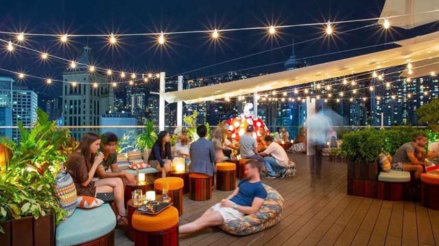 Rooftop bar Piqniq in Hong Kong