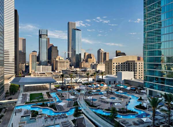 Bar en la azotea Altitude Rooftop and Pool en Marriot Marquis en Houston