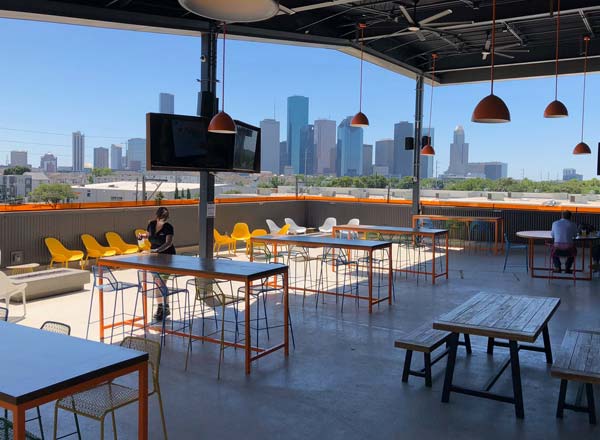 Rooftop bar Buffalo Bayou Brewing Company in Houston