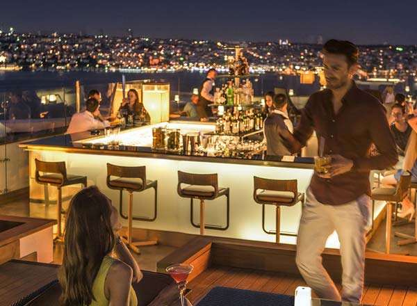 Bar en la azotea 16ROOF en Estambul