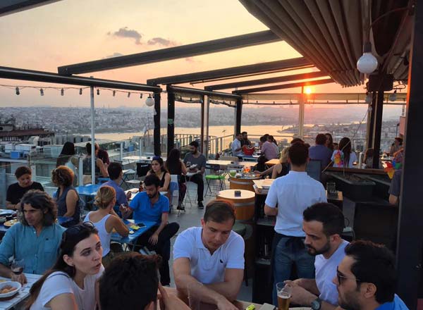 Rooftop bar Balkon Restaurant & Bar in Istanbul