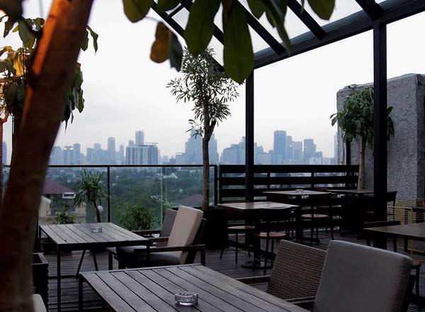 Rooftop bar Lobbyn Sky Terrace in Jakarta