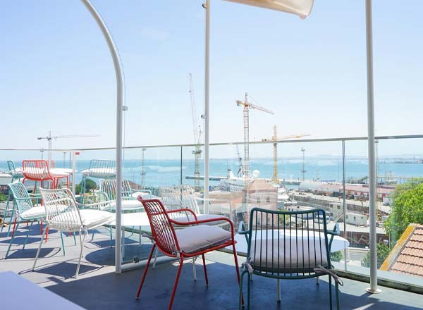 Rooftop bar Le Chat in Lisbon