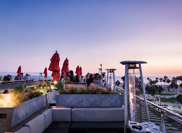 Rooftop bar High Rooftop Lounge at Hotel Erwin in Los Angeles