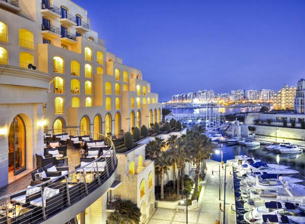 Rooftop bar Quarterdeck Bar & Vista Lobby Lounge in Malta