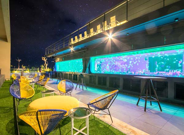 Rooftop bar Antidote in Manila