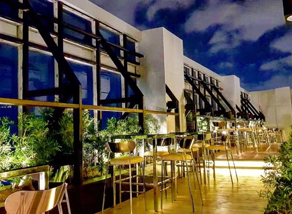 Rooftop bar Top of the Alpha in Manila