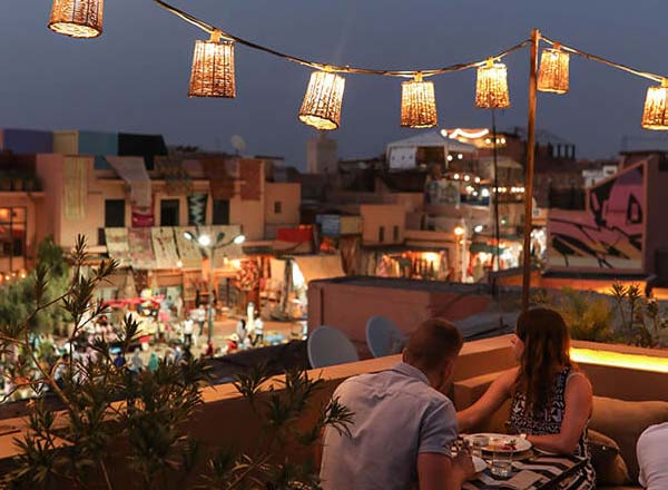 Bar en la azotea Nomad en Marrakech