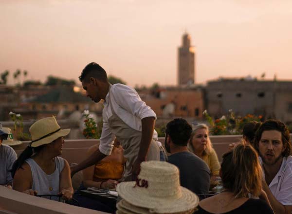 Bar en la azotea Nomad en Marrakech