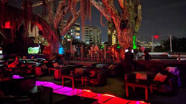 Rooftop bar Woka Lounge in Medellín