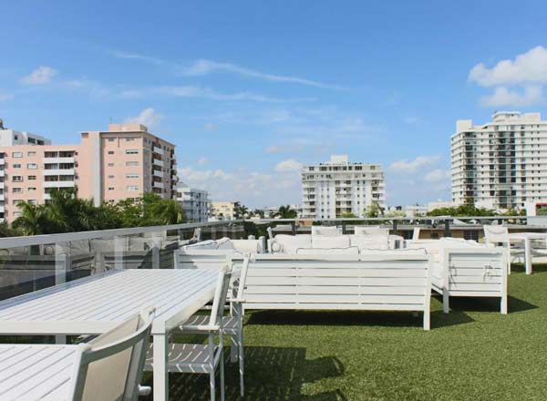 Rooftop bar The Regent Rooftop at Gale South Beach in Miami
