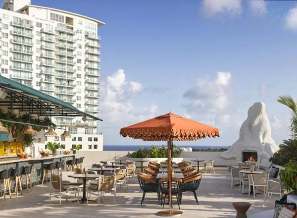 Rooftop bar Sipsip at Mayfair House in Miami