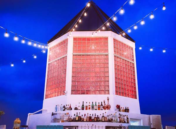 Rooftop bar TH Rooftop Lounge in Miami