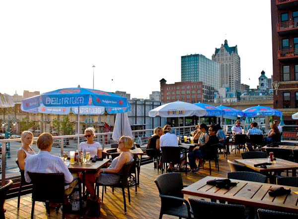 Rooftop bar Café Benelux in Milwaukee