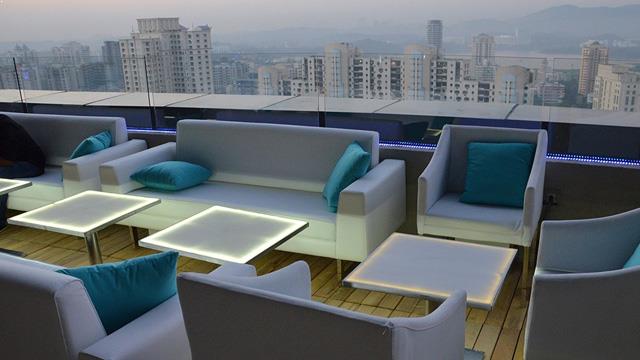 Rooftop bar Breeze Restaurant in Mumbai