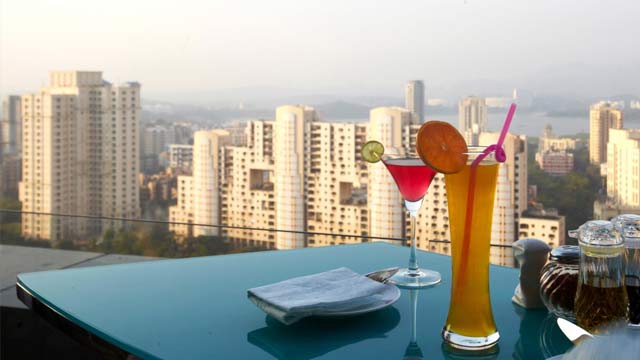 Rooftop bar Breeze Restaurant in Mumbai