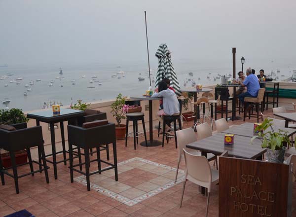Rooftop bar Cafe Marina in Mumbai