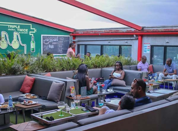 Bar en la azotea Brew Bistro Rooftop en Nairobi