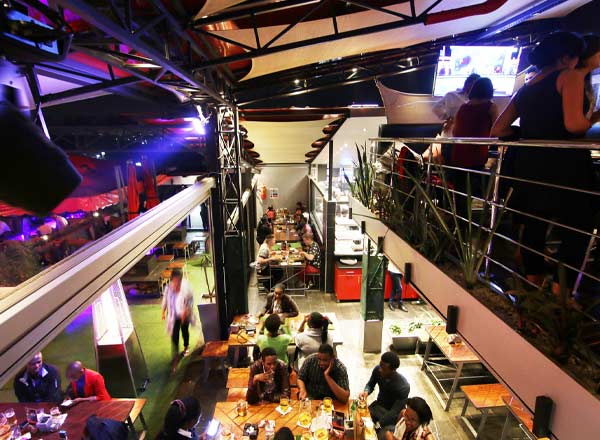 Bar en la azotea Brew Bistro Rooftop en Nairobi