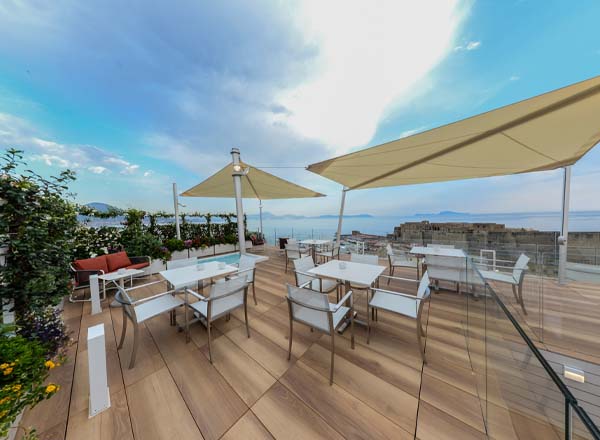 Rooftop bar Grand Hotel Vesuvio Sky Lounge in Naples