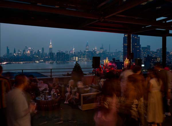 Rooftop bar ART Williamsburg in NYC
