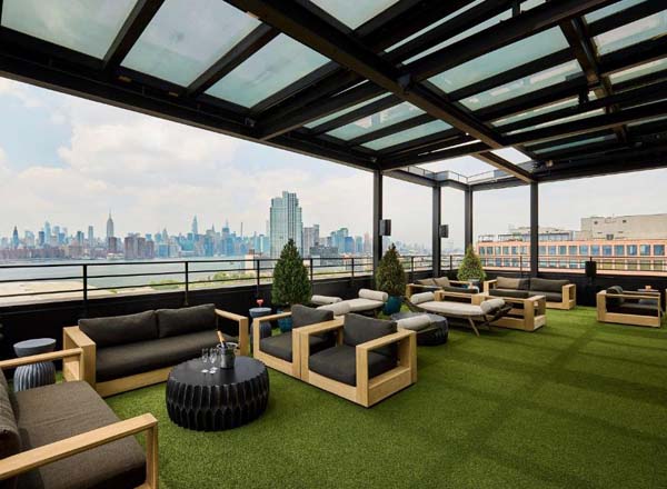 Rooftop bar ART Williamsburg in NYC