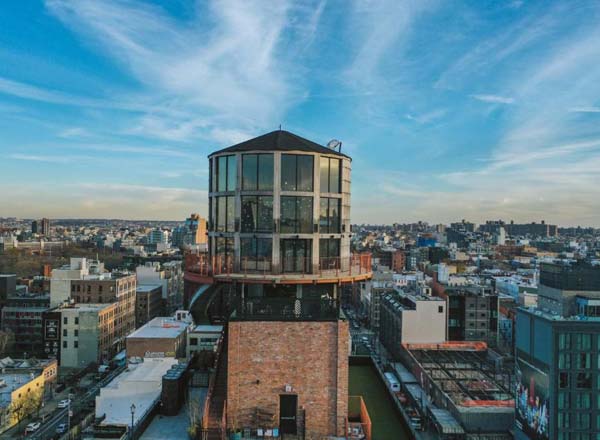 Rooftop bar ART Williamsburg in NYC