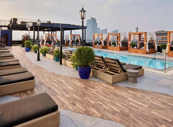 Rooftop bar ART Williamsburgin NYC