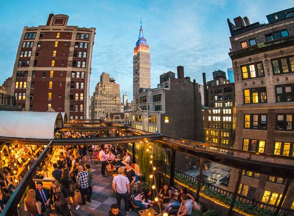 Bar en la azotea Magic Hour Rooftop Bar and Lounge en Nueva York