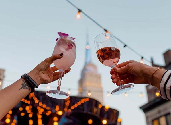 Bar en la azotea Magic Hour Rooftop Bar and Lounge en Nueva York