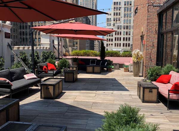 Rooftop bar Refinery Rooftop in NYC