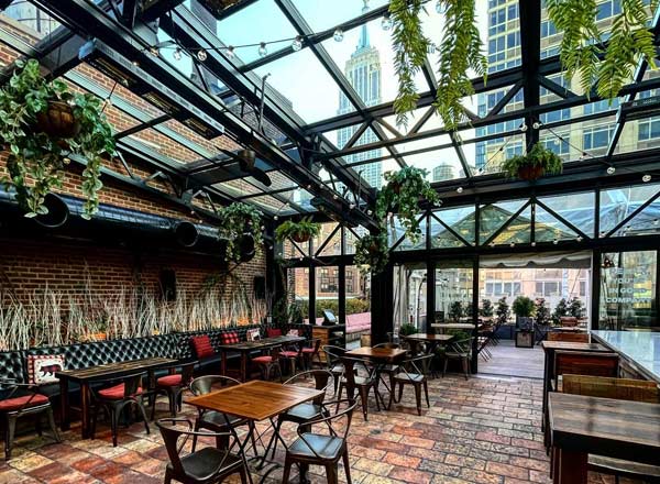 Rooftop bar Refinery Rooftop in NYC