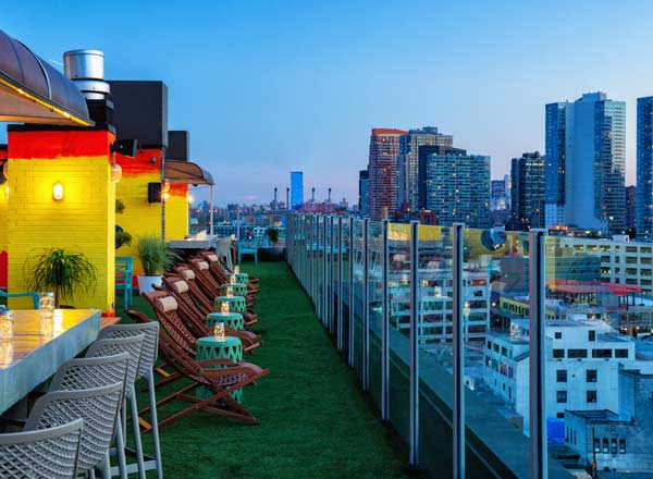 Rooftop bar Savanna Rooftop in NYC