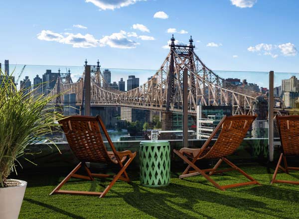 Rooftop bar Savanna Rooftop in NYC