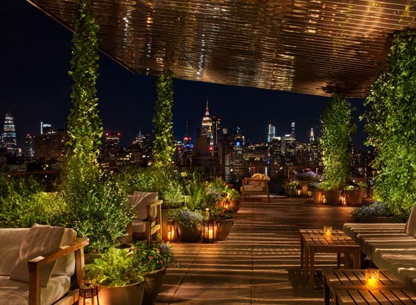 Bar en la azotea The Roof en PUBLIC Hotel en Nueva York