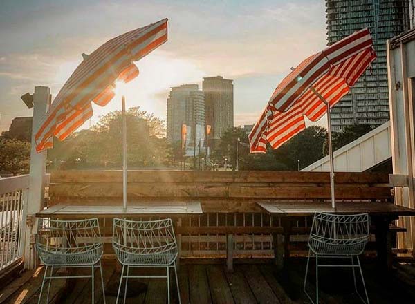 Rooftop bar Umbrella Bar in Ottawa