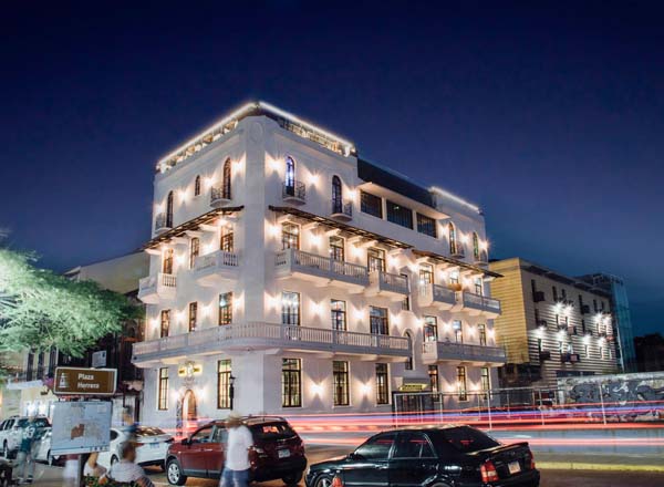 Rooftop bar CasaCasco in Panama City